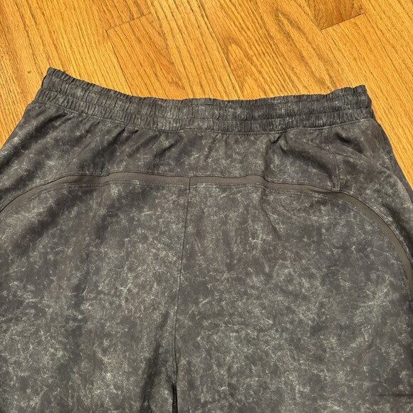 Lululemon Shorts Mens Large Blue Pace Breaker Training Performance Gym Stretch - Picture 9 of 10
